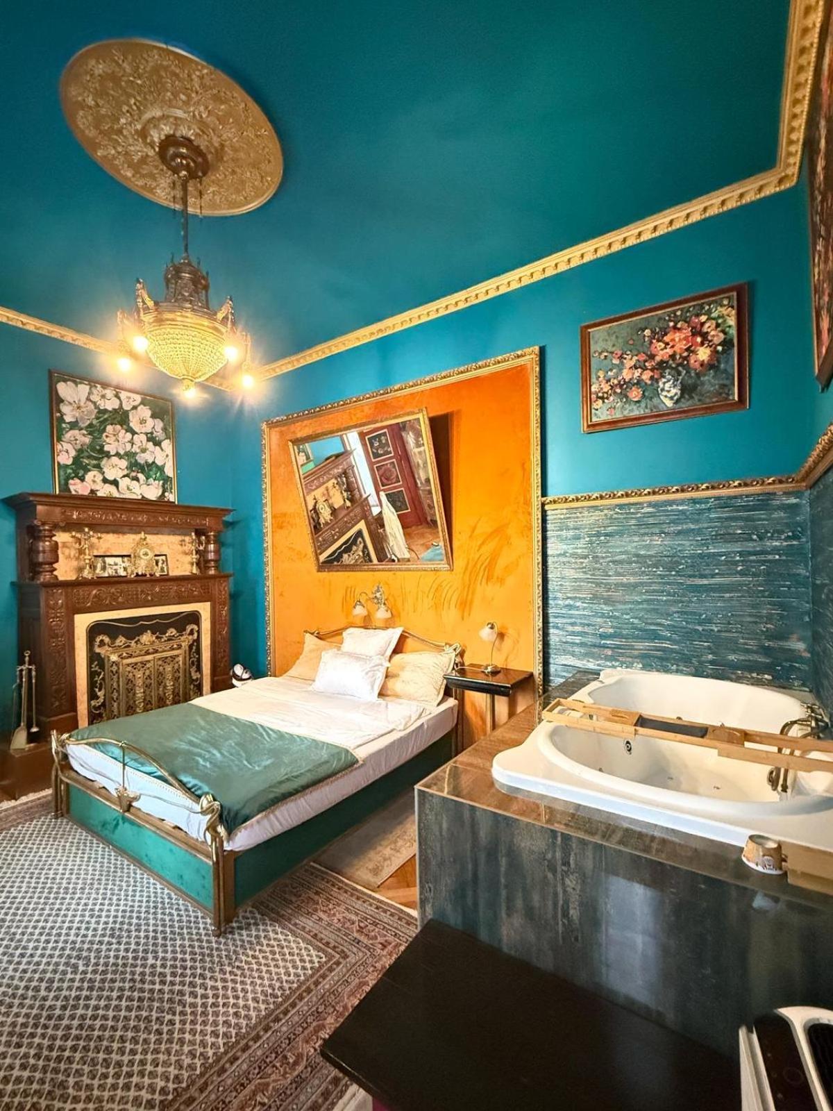 Classic Love Story In Old Cluj I Экстерьер фото